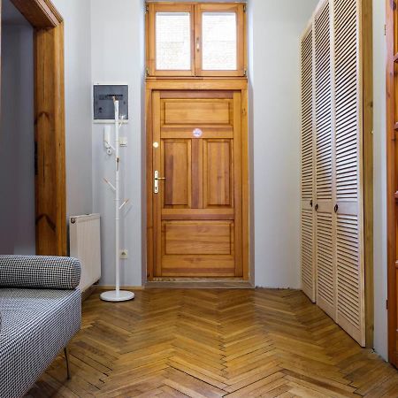 Cracwow Market Squere Apartment Krakow Bagian luar foto