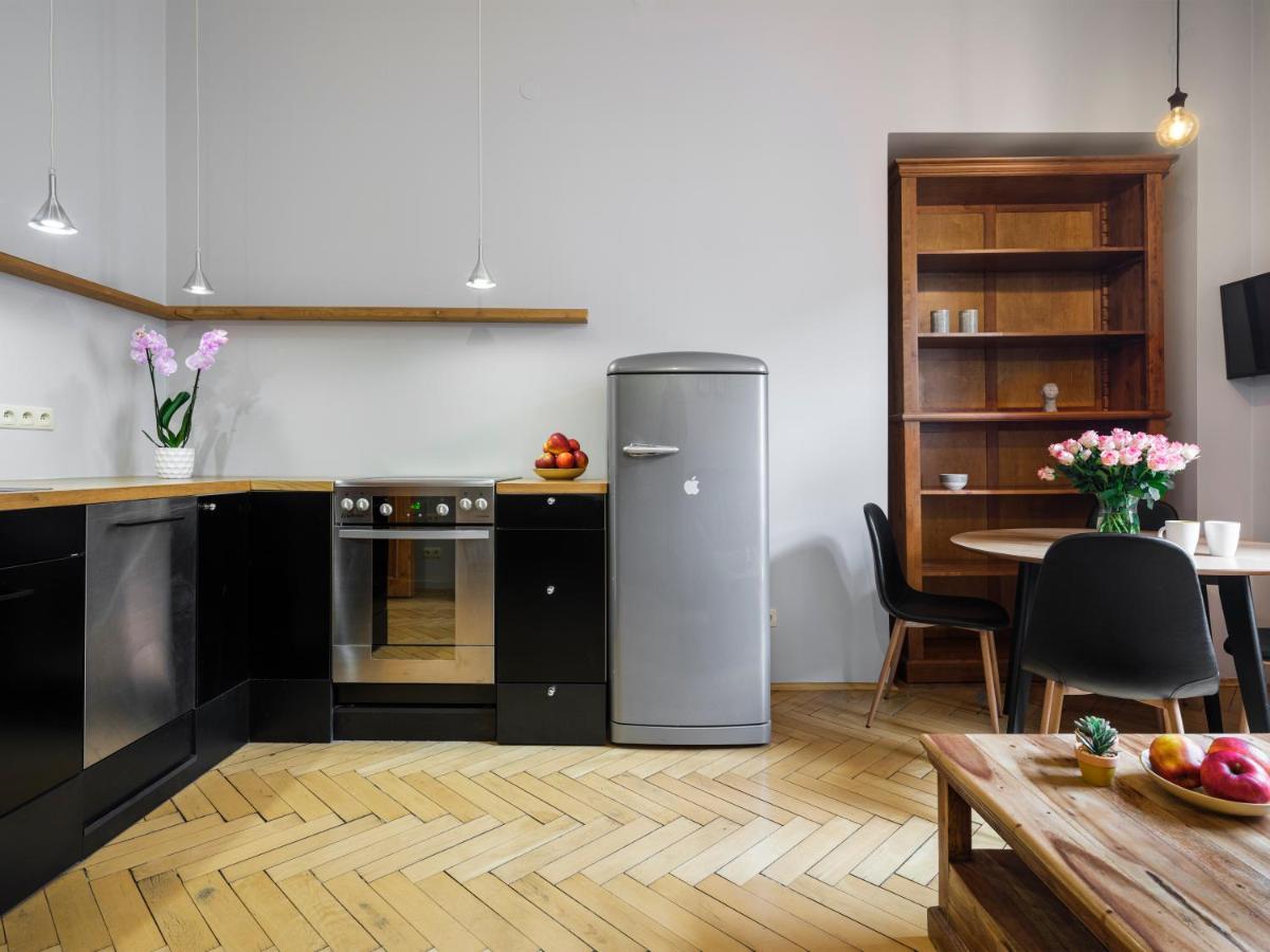 Cracwow Market Squere Apartment Krakow Bagian luar foto