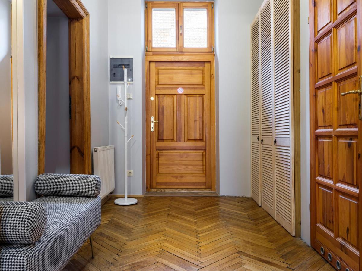 Cracwow Market Squere Apartment Krakow Bagian luar foto